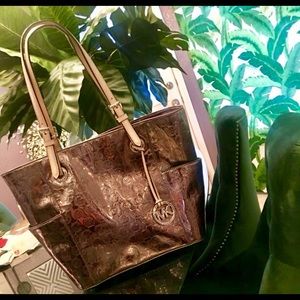 Used minimally, no tears, no stains